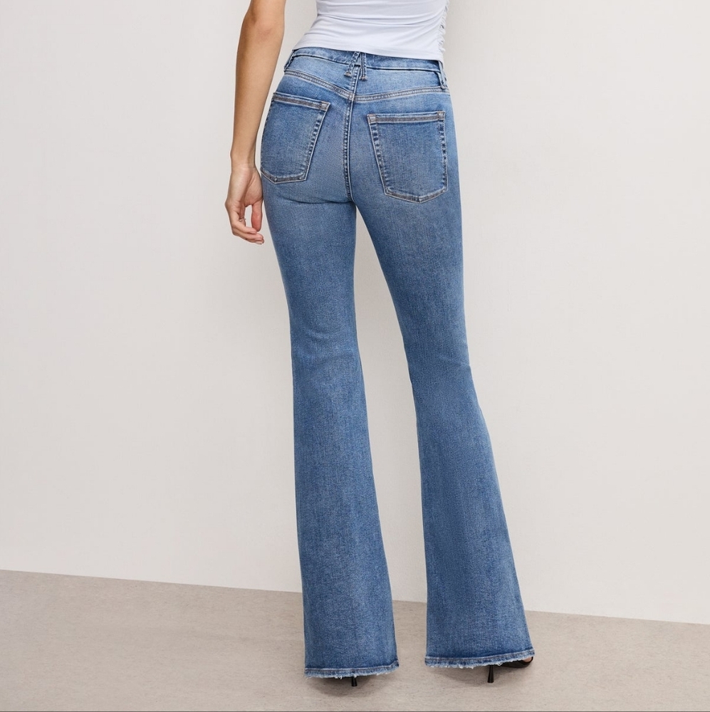 EUC Good American Size 6/28 Good Legs Mid Rise Flare Blue Jeans!! - Picture 3 of 16